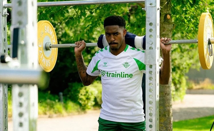 Junior Firpo, sobre Fran García: «Ni yo se lo voy a poner fácil a él, ni él me lo va a poner fácil a mí» Junior Firpo, sobre Fran García: «Ni yo se lo voy a poner fácil a él, ni él me lo va a poner fácil a mí»