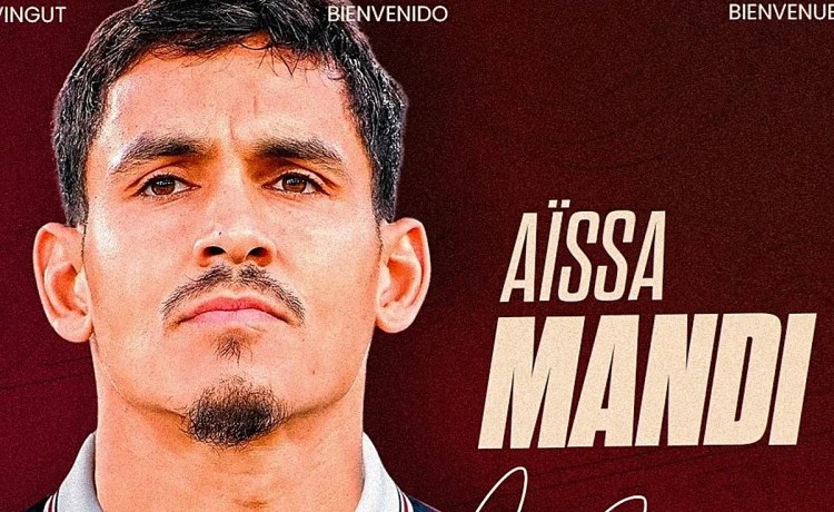Aissa Mandi, excapitán del Betis, firma por el Levante Aissa Mandi, excapitán del Betis, firma por el Levante