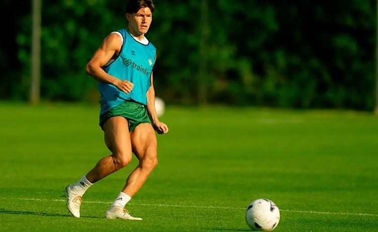Fran García ya se gana al vestuario del Betis: «Es un portento» Fran García ya se gana al vestuario del Betis: «Es un portento»