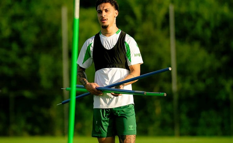 Antony afina su puesta a punto en solitario antes del estreno del Betis en la pretemporada Antony afina su puesta a punto en solitario antes del estreno del Betis en la pretemporada
