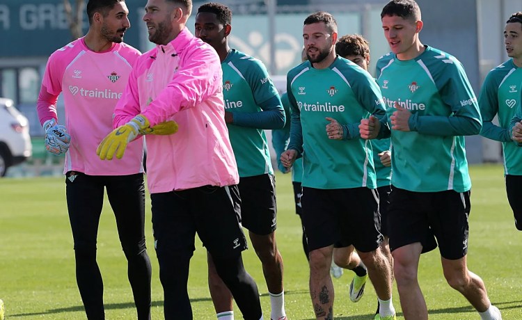 El Betis vuelve a agitar su portería con un nuevo relevo El Betis vuelve a agitar su portería con un nuevo relevo