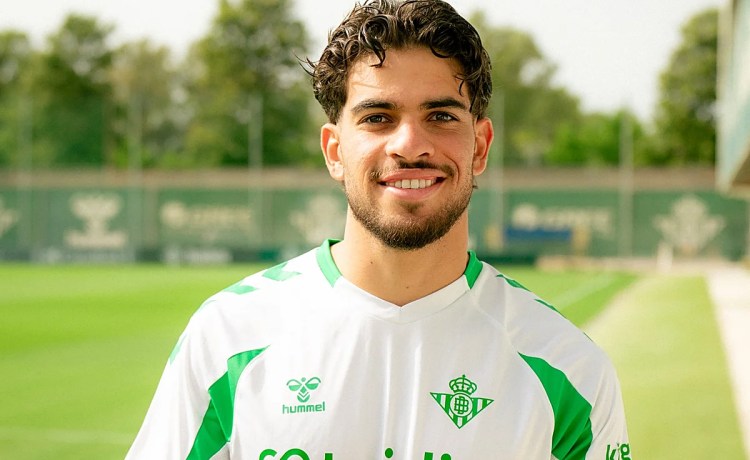 Abde, feliz en su regreso a la ciudad deportiva del Betis Abde, feliz en su regreso a la ciudad deportiva del Betis