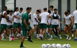 Isco y Abde se entrenan en el césped en una sesión sin Pellegrini Isco y Abde se entrenan en el césped en una sesión sin Pellegrini