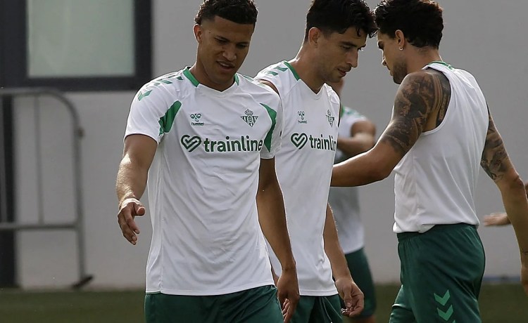Deossa repite como delantero ante el Recreativo de Huelva Deossa repite como delantero ante el Recreativo de Huelva