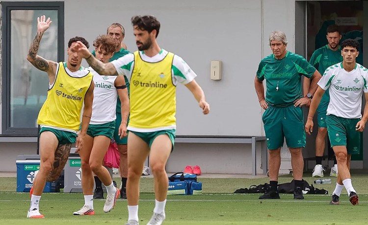 El Betis vuelve al trabajo en la ciudad deportiva tras la victoria en Huelva El Betis vuelve al trabajo en la ciudad deportiva tras la victoria en Huelva