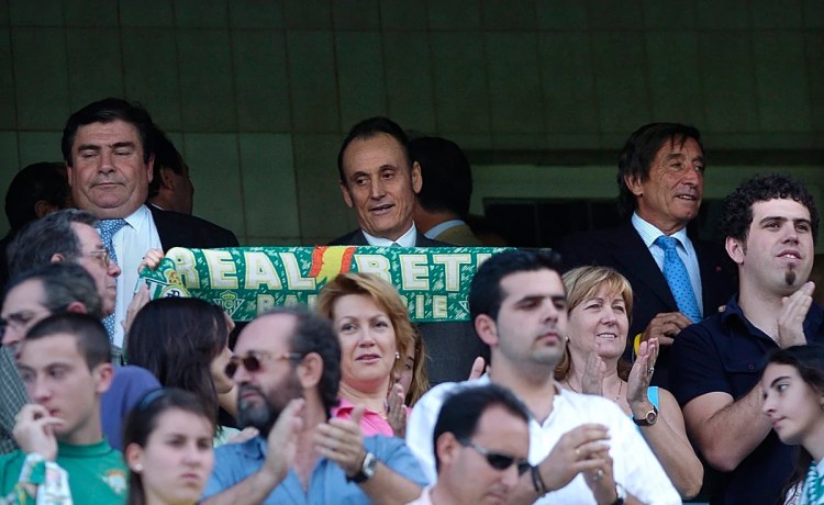 Los familiares de Lopera denuncian que el Betis los ha expulsado de La Cartuja Los familiares de Lopera denuncian que el Betis los ha expulsado de La Cartuja