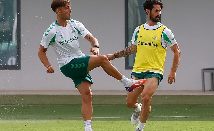 Isco regresa con el grupo en el entrenamiento del Betis en Marbella Isco regresa con el grupo en el entrenamiento del Betis en Marbella