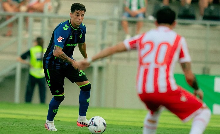 Valentín Gómez: «Agradecí el interés de Coudet para llevarme a River, pero le dije que estoy muy contento en el Betis» Valentín Gómez: «Agradecí el interés de Coudet para llevarme a River, pero le dije que estoy muy contento en el Betis»