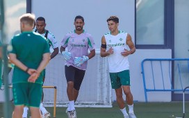 Marc Roca vuelve con el grupo en el entrenamiento previo al Betis – Bournemouth Marc Roca vuelve con el grupo en el entrenamiento previo al Betis – Bournemouth