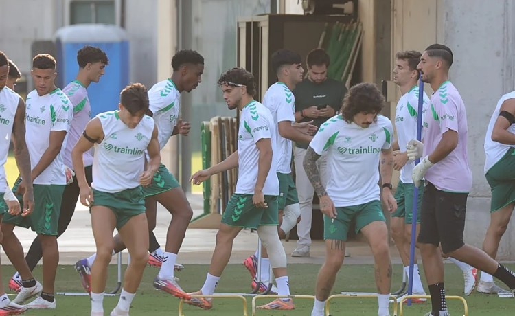 Abde inicia el entrenamiento con el grupo del Betis; Lo Celso y Petit trabajan aparte Abde inicia el entrenamiento con el grupo del Betis; Lo Celso y Petit trabajan aparte