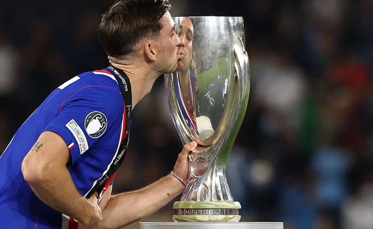 Luis Enrique se rinde ante Fabián: «¡Balón de Oro!» Luis Enrique se rinde ante Fabián: «¡Balón de Oro!»