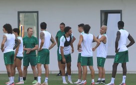 El Betis se ejercita este miércoles sin Petit, Abde ni Lo Celso sobre el césped El Betis se ejercita este miércoles sin Petit, Abde ni Lo Celso sobre el césped