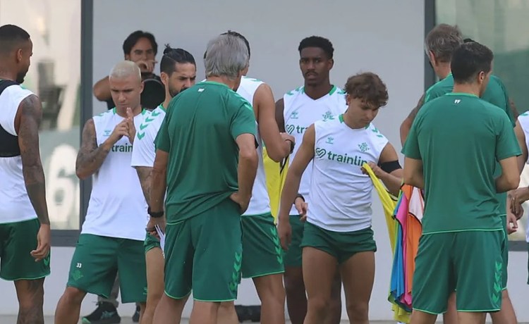 El Betis añade el lateral izquierdo a su lista de la compra, si hay salidas y disponibilidad El Betis añade el lateral izquierdo a su lista de la compra, si hay salidas y disponibilidad