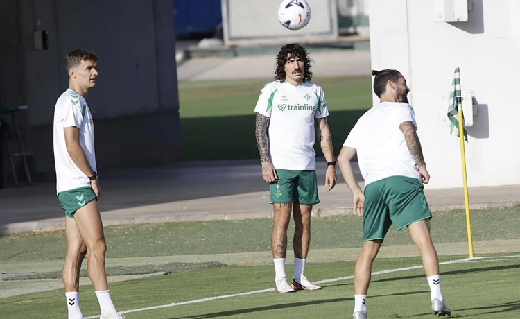 Bellerín regresa a los entrenamientos y apunta al Real Betis-Real Sociedad Bellerín regresa a los entrenamientos y apunta al Real Betis-Real Sociedad