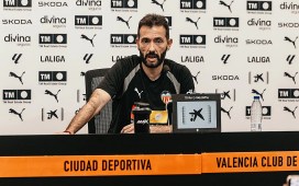 Carlos Corberán, sobre el encuentro contra el Real Betis: «Sabemos de su nivel, va a ser un partido exigente» Carlos Corberán, sobre el encuentro contra el Real Betis: «Sabemos de su nivel, va a ser un partido exigente»