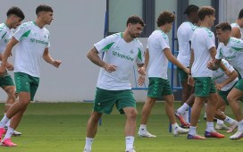 Abde y Parrott acumulan una sesión más de entrenamiento con el grupo Abde y Parrott acumulan una sesión más de entrenamiento con el grupo