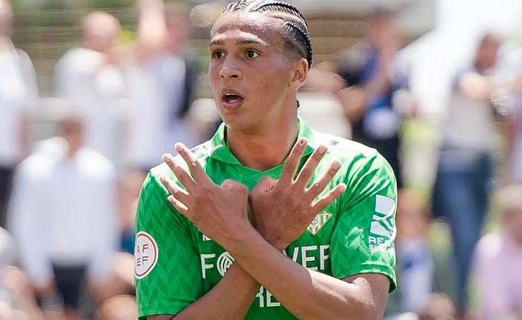 Yanis rescinde su contrato con el Real Betis para marcharse al Real Jaén Yanis rescinde su contrato con el Real Betis para marcharse al Real Jaén