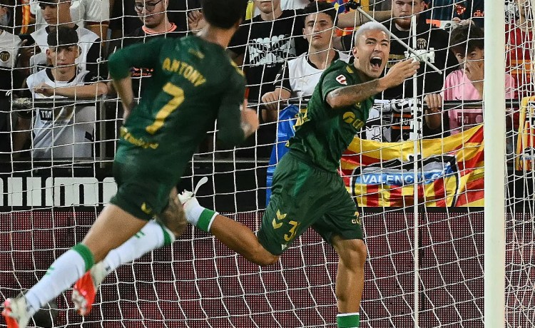 El orgullo de los padres de Pablo García tras su primer gol con el Betis: «Ya me puedo morir tranquilo» El orgullo de los padres de Pablo García tras su primer gol con el Betis: «Ya me puedo morir tranquilo»