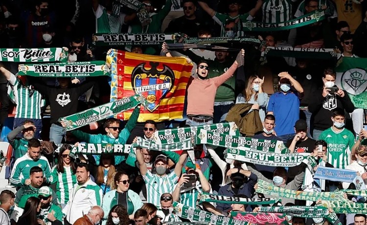 La afición del Levante se solidariza con la del Betis La afición del Levante se solidariza con la del Betis