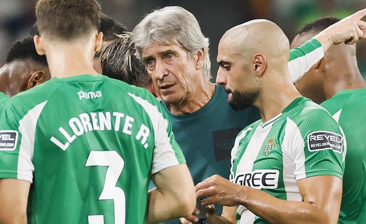 Pellegrini le pide a Amrabat que no escuche ofertas y que espere al Betis Pellegrini le pide a Amrabat que no escuche ofertas y que espere al Betis