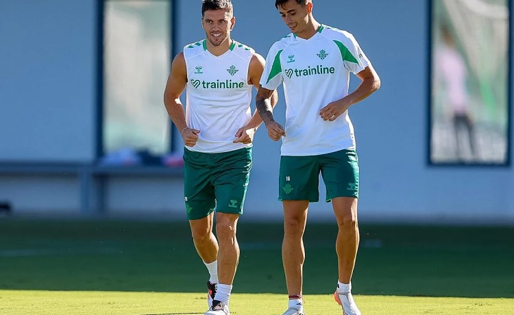 Lo Celso vuelve con el grupo y Junior se ausenta en la sesión previa al Levante – Betis Lo Celso vuelve con el grupo y Junior se ausenta en la sesión previa al Levante – Betis