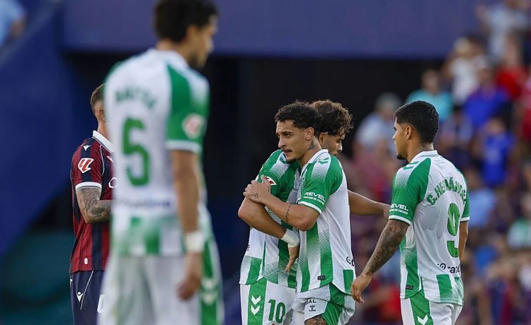 La goleada no cambia el plan del Betis en el cierre del mercado La goleada no cambia el plan del Betis en el cierre del mercado