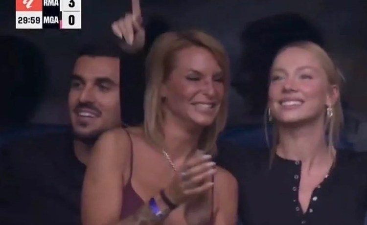 Ceballos, en el palco del Bernabéu mientras espera la resolución de su fichaje por el Betis Ceballos, en el palco del Bernabéu mientras espera la resolución de su fichaje por el Betis