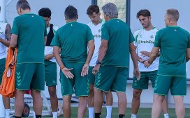 El Betis vuelve al trabajo en la ciudad deportiva con Losada y Pablo García El Betis vuelve al trabajo en la ciudad deportiva con Losada y Pablo García