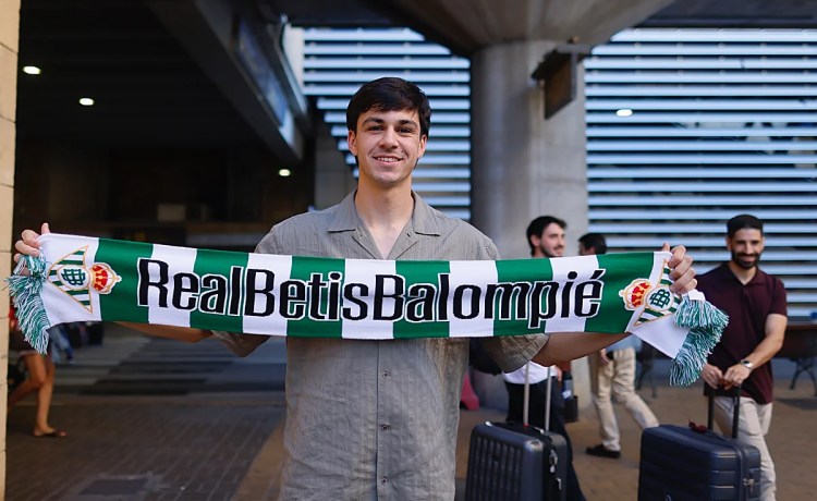 El Betis cierra la cesión de Petit al Cádiz El Betis cierra la cesión de Petit al Cádiz