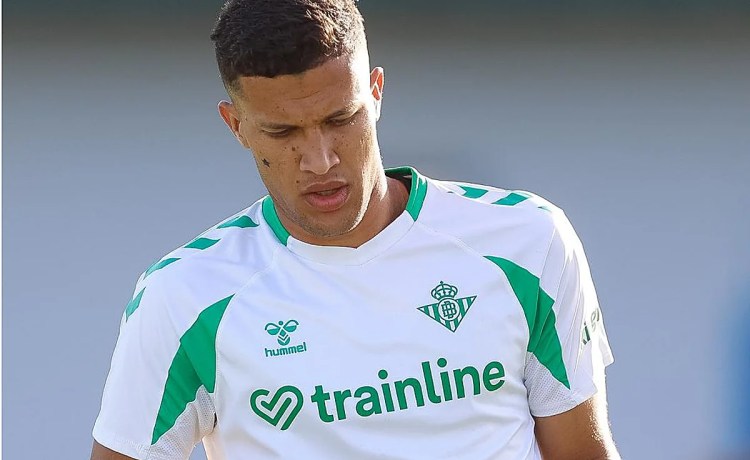 Deossa descarta salir y comunica que seguirá en el Betis Deossa descarta salir y comunica que seguirá en el Betis