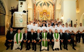 El Betis realiza su ofrenda floral a la Virgen del Águila sin Fajardo ni Alarcón El Betis realiza su ofrenda floral a la Virgen del Águila sin Fajardo ni Alarcón