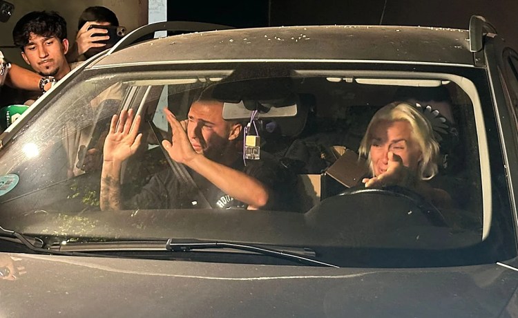 Pablo García y su familia abandonan entre lágrimas la ciudad deportiva del Betis tras oficializarse su traspaso al Racing Pablo García y su familia abandonan entre lágrimas la ciudad deportiva del Betis tras oficializarse su traspaso al Racing