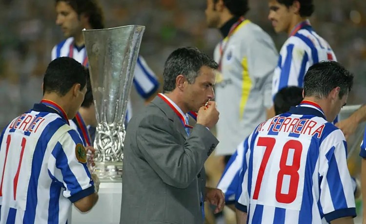 El regreso de Mourinho a La Cartuja 23 años después de su primera hazaña europea: «El partido más emocionante de mi vida» El regreso de Mourinho a La Cartuja 23 años después de su primera hazaña europea: «El partido más emocionante de mi vida»