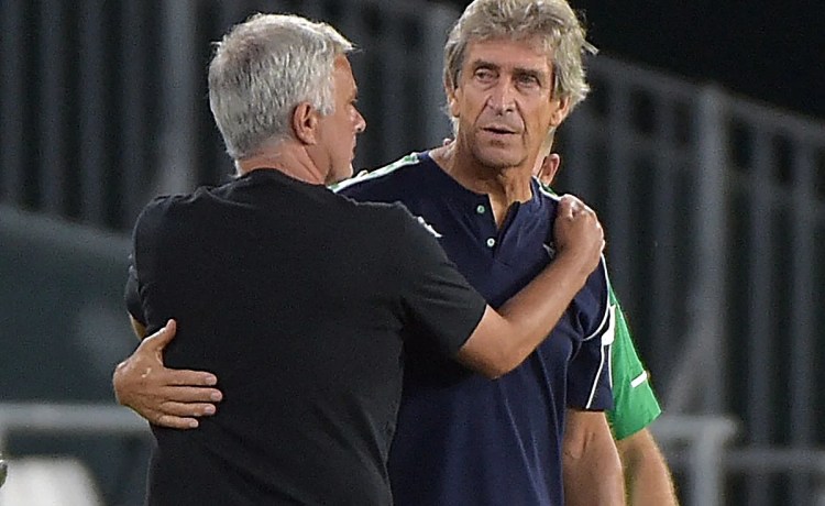 Mourinho pide perdón a Pellegrini: «He tenido palabras muy estúpidas hacia él» Mourinho pide perdón a Pellegrini: «He tenido palabras muy estúpidas hacia él»