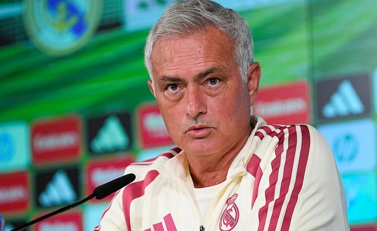 Mourinho, sobre Dani Ceballos: «Hablamos tres minutos por teléfono y le dije que no contaba con él» Mourinho, sobre Dani Ceballos: «Hablamos tres minutos por teléfono y le dije que no contaba con él»
