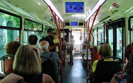 Un conductor de Tussam explica el cambio de las paradas de los lanzaderas para el Betis: «Hay un paso de peatones» Un conductor de Tussam explica el cambio de las paradas de los lanzaderas para el Betis: «Hay un paso de peatones»