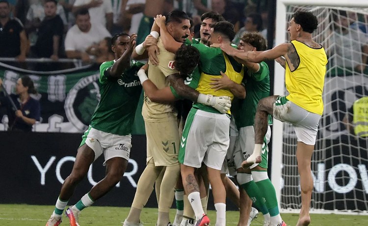 Ni pivote ni dudas, el Betis de Pellegrini hace morder el polvo a Mourinho Ni pivote ni dudas, el Betis de Pellegrini hace morder el polvo a Mourinho