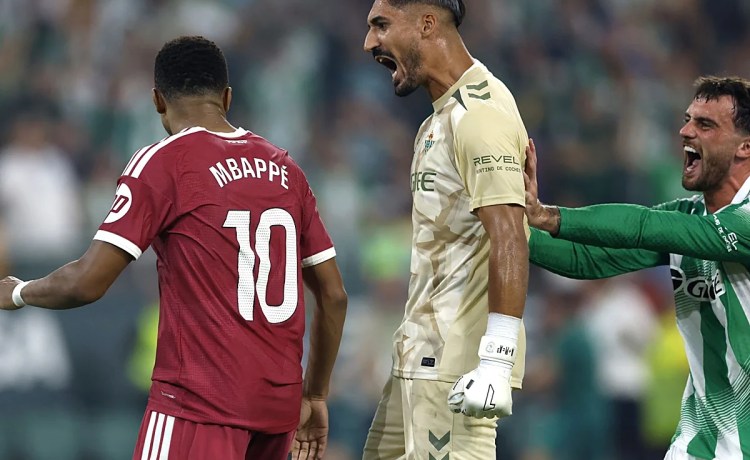 Álvaro Valles, un parapenaltis que sigue dando puntos al Betis Álvaro Valles, un parapenaltis que sigue dando puntos al Betis