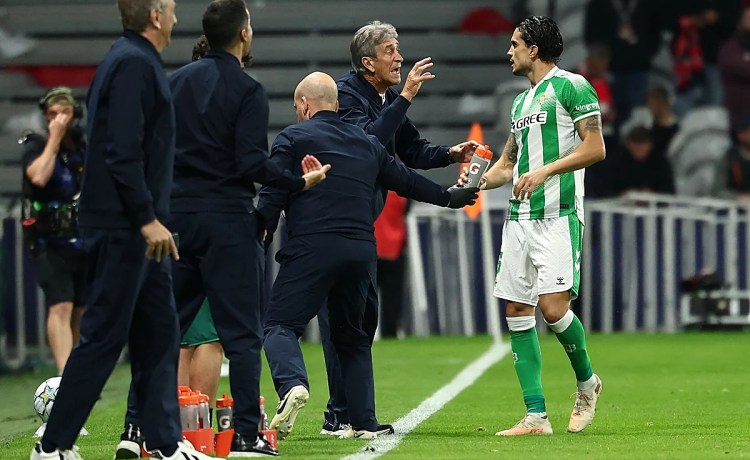 Pellegrini: «Llegar a la Champions no era la meta, sino demostrar que contra cualquier equipo que juguemos salimos a buscar los tres puntos» Pellegrini: «Llegar a la Champions no era la meta, sino demostrar que contra cualquier equipo que juguemos salimos a buscar los tres puntos»