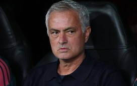 Mourinho elogia a la afición del Betis: «Cuando el equipo sufre, lo hace con 70.000 más» Mourinho elogia a la afición del Betis: «Cuando el equipo sufre, lo hace con 70.000 más»