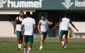 El Betis se ejercita pensando en el Villarreal con Abde y Rodrigo Marina El Betis se ejercita pensando en el Villarreal con Abde y Rodrigo Marina