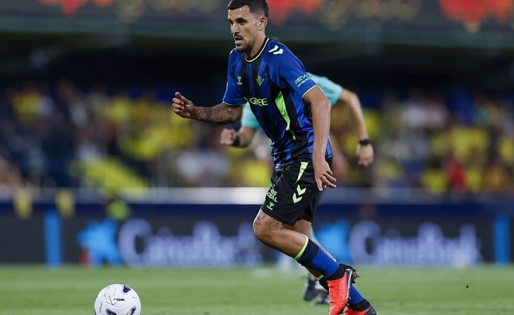 Ceballos se estrena con el Betis 3.404 días después y sin fallar un solo pase Ceballos se estrena con el Betis 3.404 días después y sin fallar un solo pase