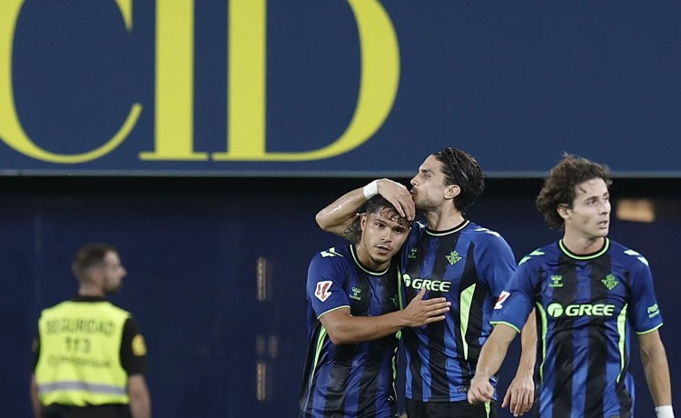 Cucho, tras el triunfo del Betis en Villarreal: «El camino es casi perfecto hasta ahora» Cucho, tras el triunfo del Betis en Villarreal: «El camino es casi perfecto hasta ahora»