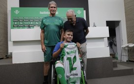 Rubén de la Bandera, presentado como Fichaje Estrella de la Fundación Real Betis Rubén de la Bandera, presentado como Fichaje Estrella de la Fundación Real Betis