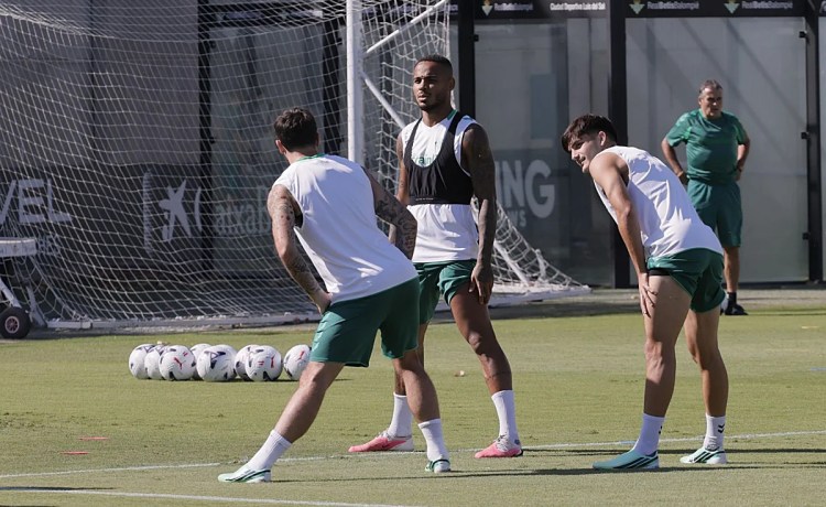 Llorente y Aitor, únicas ausencias en la lista del Betis para recibir al Getafe Llorente y Aitor, únicas ausencias en la lista del Betis para recibir al Getafe