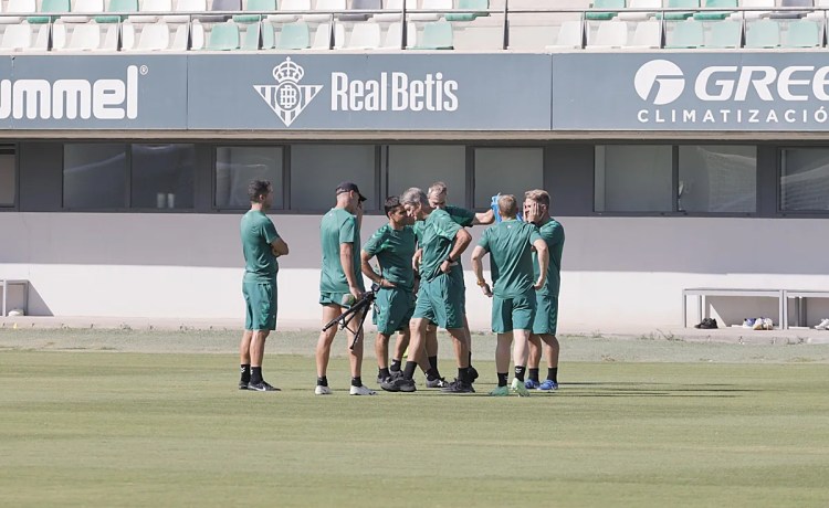 Pellegrini: «No podría decir cuántos años más me veo como entrenador; estoy feliz en el Betis» Pellegrini: «No podría decir cuántos años más me veo como entrenador; estoy feliz en el Betis»
