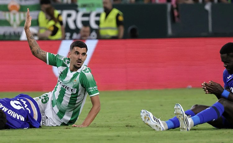 Ceballos, en su vuelta a casa con el Betis: «Estaba en una nube y ha sido un carrusel de emociones de muchos años atrás» Ceballos, en su vuelta a casa con el Betis: «Estaba en una nube y ha sido un carrusel de emociones de muchos años atrás»