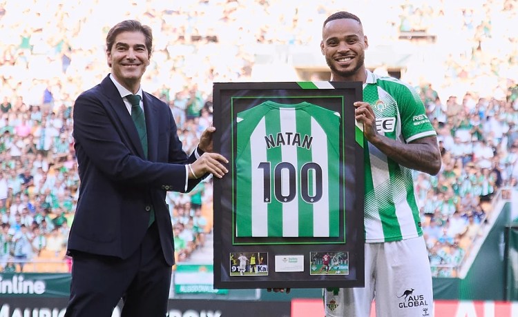 Natan bate el récord de Alfonso: 743 días en ser centenario con el Betis Natan bate el récord de Alfonso: 743 días en ser centenario con el Betis