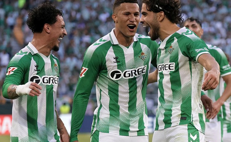 Deossa se mira en el espejo de Abde para crecer en el Betis Deossa se mira en el espejo de Abde para crecer en el Betis