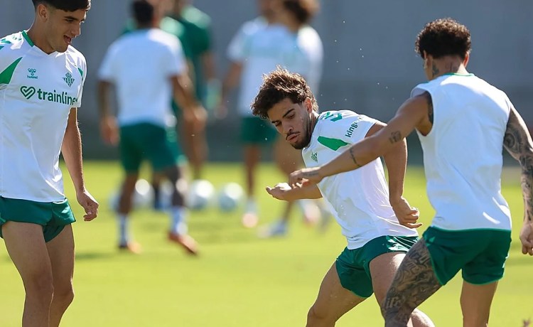 El Betis ultima la preparación de la visita al Deportivo sin Diego Llorente El Betis ultima la preparación de la visita al Deportivo sin Diego Llorente